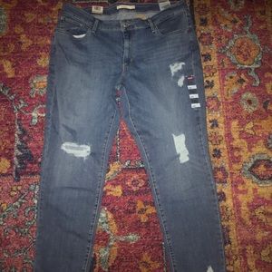 Levi’s Women’s 711 Skinny Ankle Jean